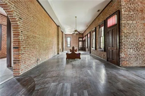 $949,000 | 2003-05 Carondelet Street, New Orleans, LA 70130