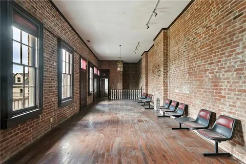 $949,000 | 2003-05 Carondelet Street, New Orleans, LA 70130