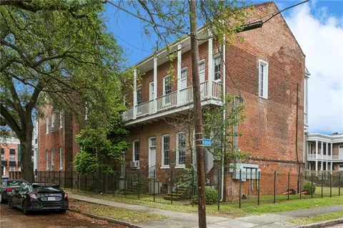 $949,000 | 2003-05 Carondelet Street, New Orleans, LA 70130