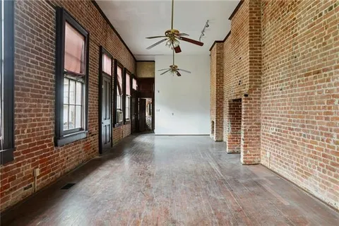 $949,000 | 2003-05 Carondelet Street, New Orleans, LA 70130