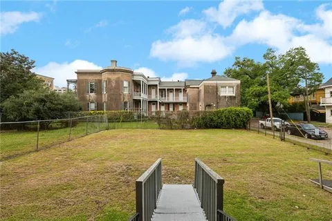 $949,000 | 2003-05 Carondelet Street, New Orleans, LA 70130