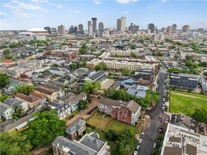 $949,000 | 2003-05 Carondelet Street, New Orleans, LA 70130