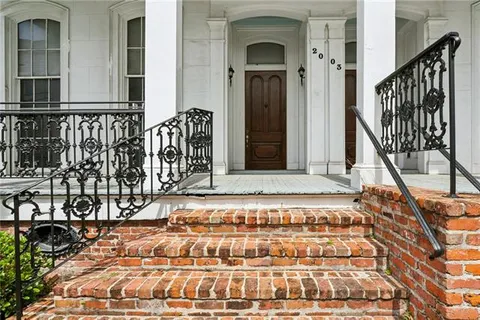 $949,000 | 2003-05 Carondelet Street, New Orleans, LA 70130