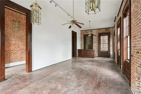 $949,000 | 2003-05 Carondelet Street, New Orleans, LA 70130