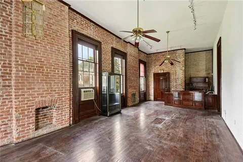 $949,000 | 2003-05 Carondelet Street, New Orleans, LA 70130