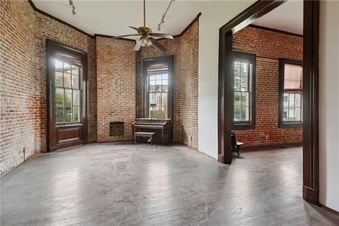 $949,000 | 2003-05 Carondelet Street, New Orleans, LA 70130