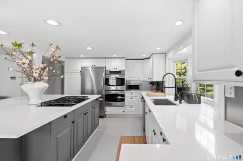 $1,800,000 | 4 Wake Robin Road, Westport, CT 06880
