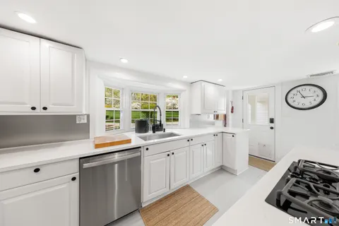 $1,800,000 | 4 Wake Robin Road, Westport, CT 06880