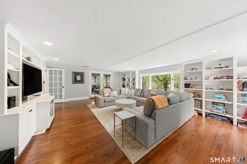 $1,800,000 | 4 Wake Robin Road, Westport, CT 06880