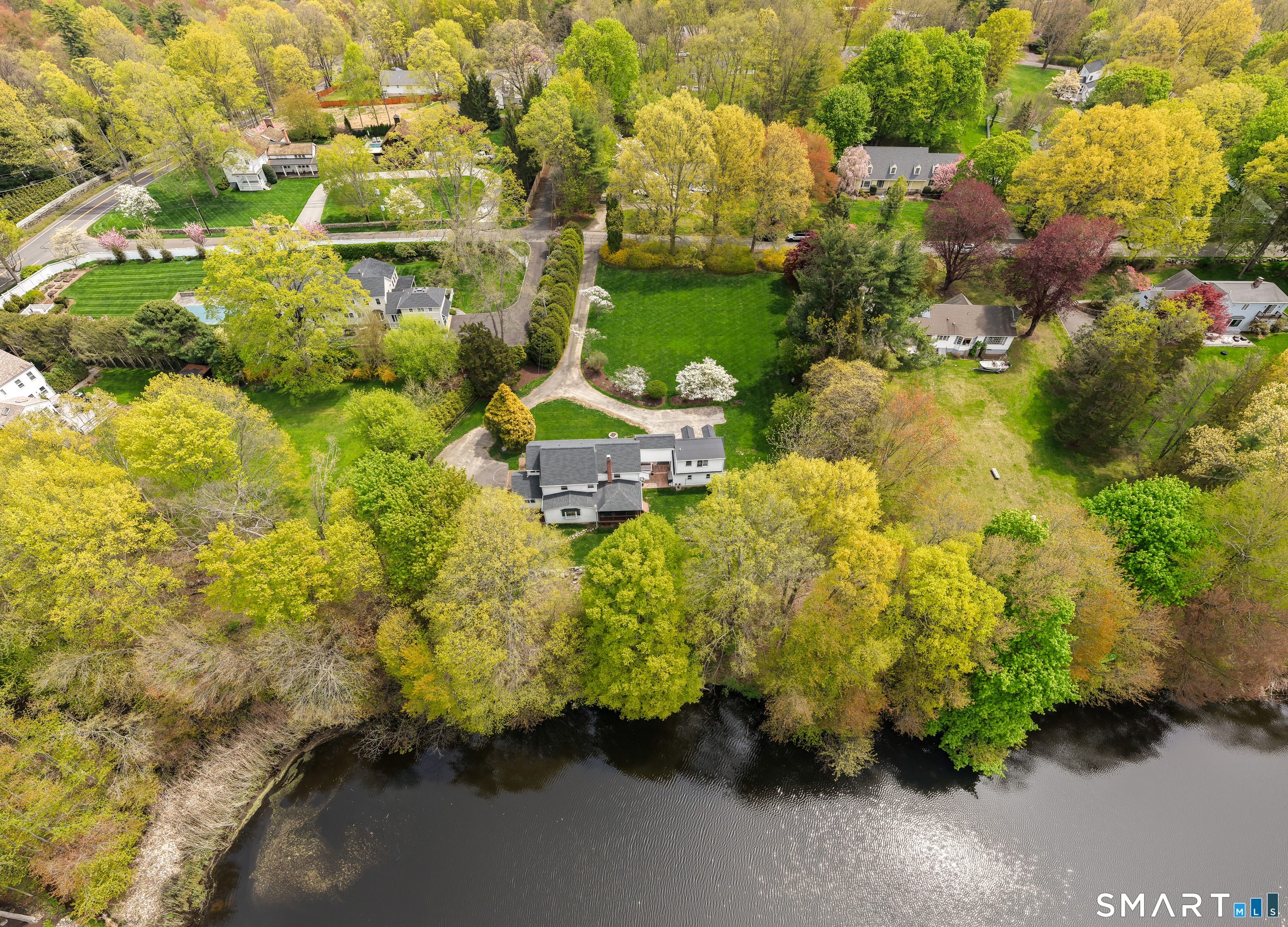 4 Wake Robin Road Westport, CT 06880 - Photo 2 of 39
