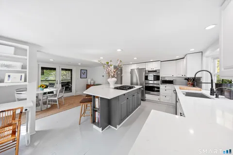 $1,800,000 | 4 Wake Robin Road, Westport, CT 06880