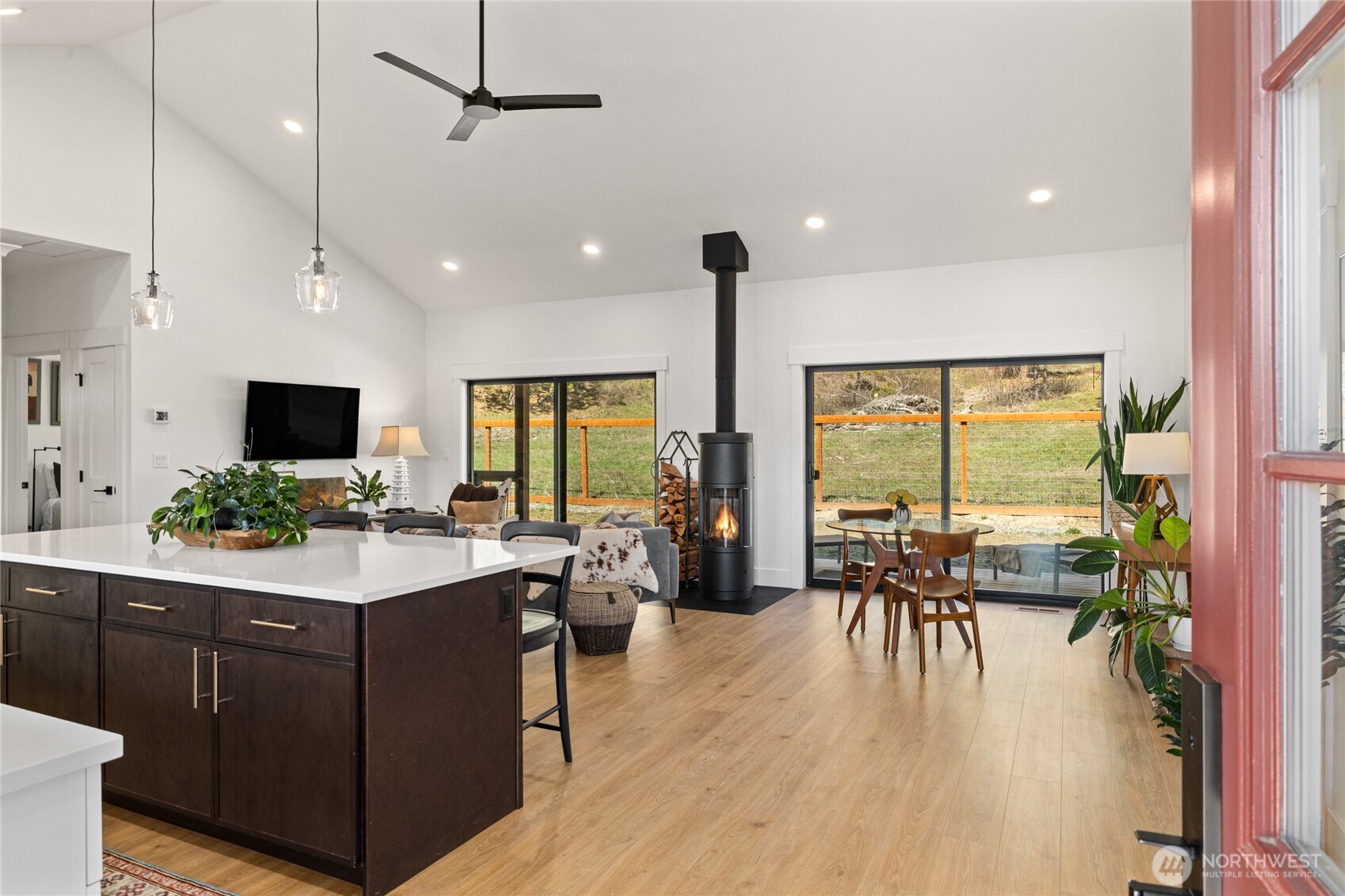 10692 Teanaway Road Cle Elum, WA 98922 - Photo 7 of 40