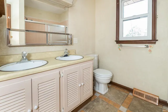 $565,000 | 2131 East Meadowbluff Court, Bloomington, IN 47401