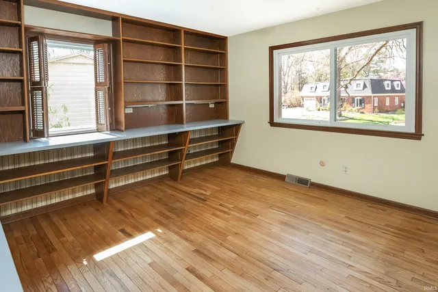 $565,000 | 2131 East Meadowbluff Court, Bloomington, IN 47401