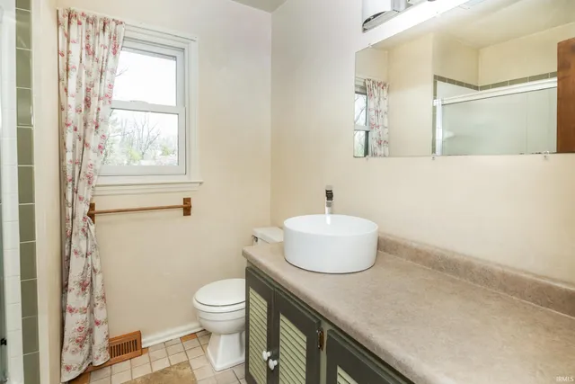 $565,000 | 2131 East Meadowbluff Court, Bloomington, IN 47401