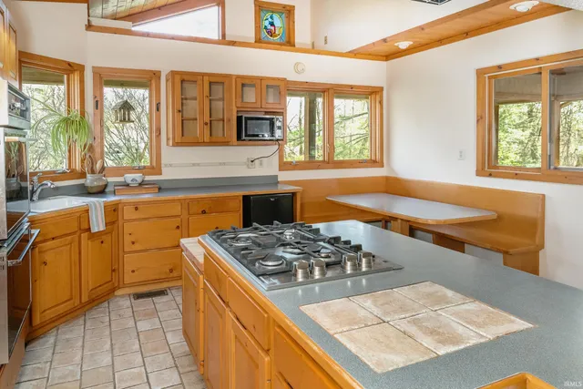 $565,000 | 2131 East Meadowbluff Court, Bloomington, IN 47401