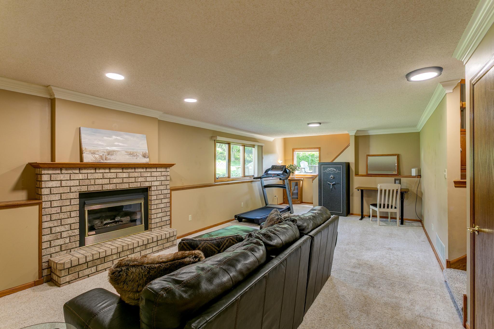 7488 Newbury Road Woodbury, MN 55125 - Photo 23 of 39