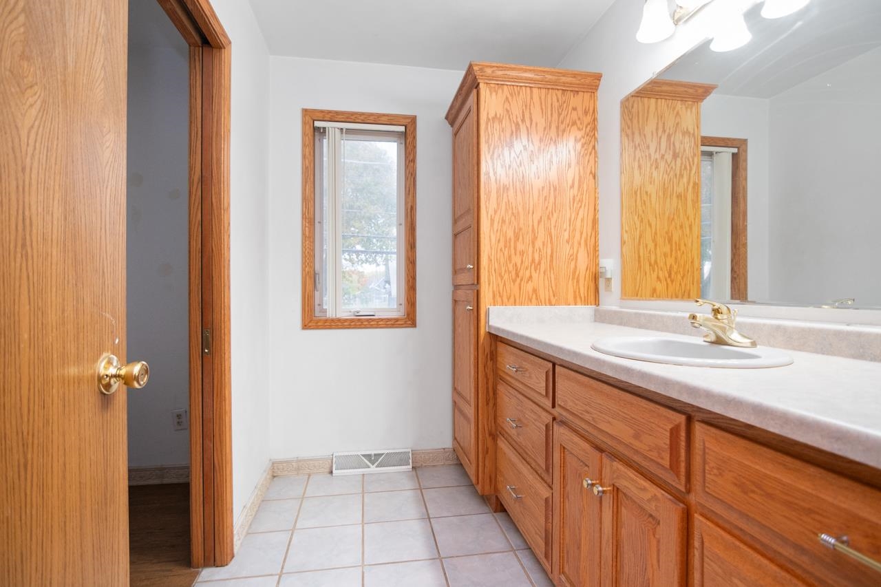 124 South Custer Street Brillion, WI 54110 - Photo 22 of 40