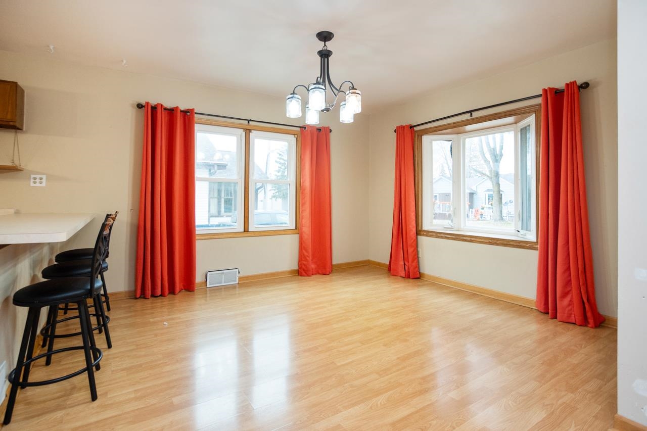 124 South Custer Street Brillion, WI 54110 - Photo 3 of 40