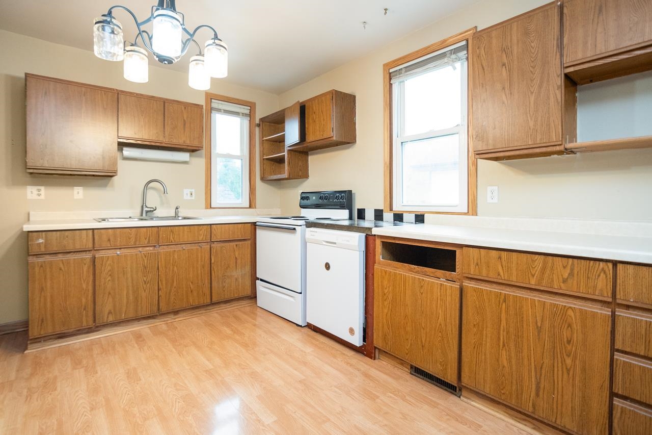 124 South Custer Street Brillion, WI 54110 - Photo 7 of 40