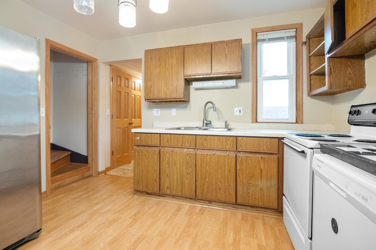 124 South Custer Street Brillion, WI 54110 - Photo 8 of 40