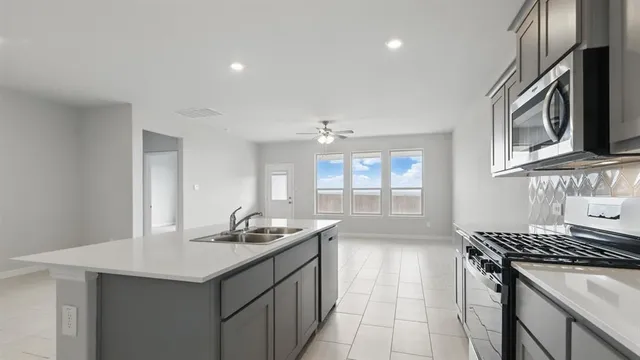 $339,990 | 199 Greenhill Trail, Boyd, TX 76023