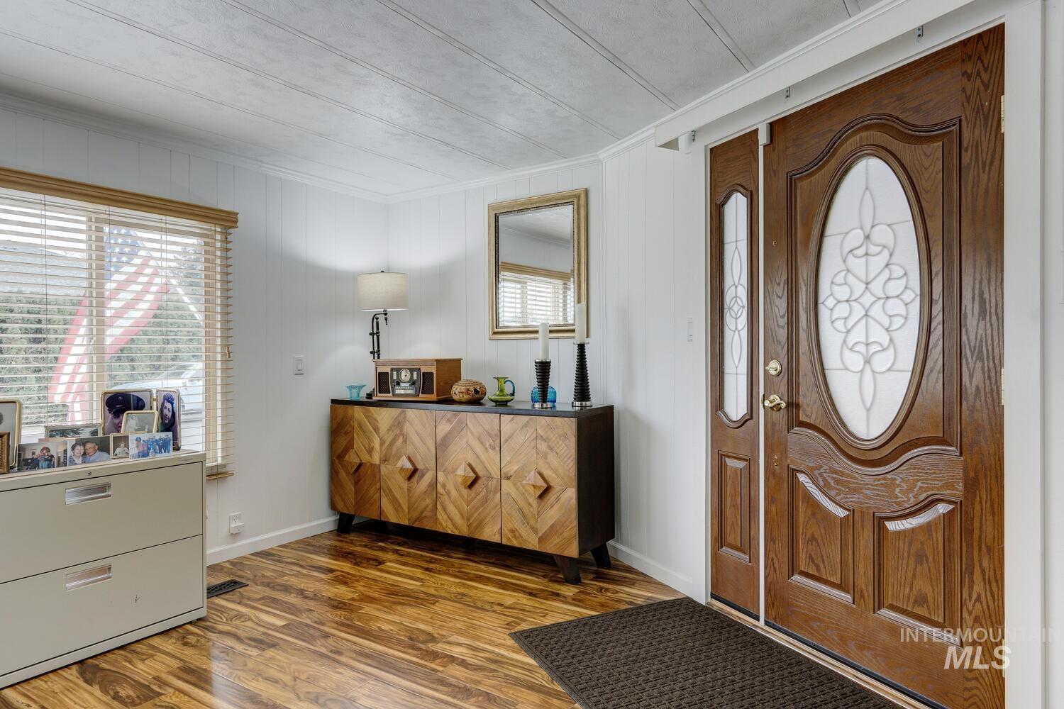 9390 West Ustick Road, Unit 64 Boise, ID 83704 - Photo 5 of 36 Foyer entrance with dark wood-type flooring and baseboards