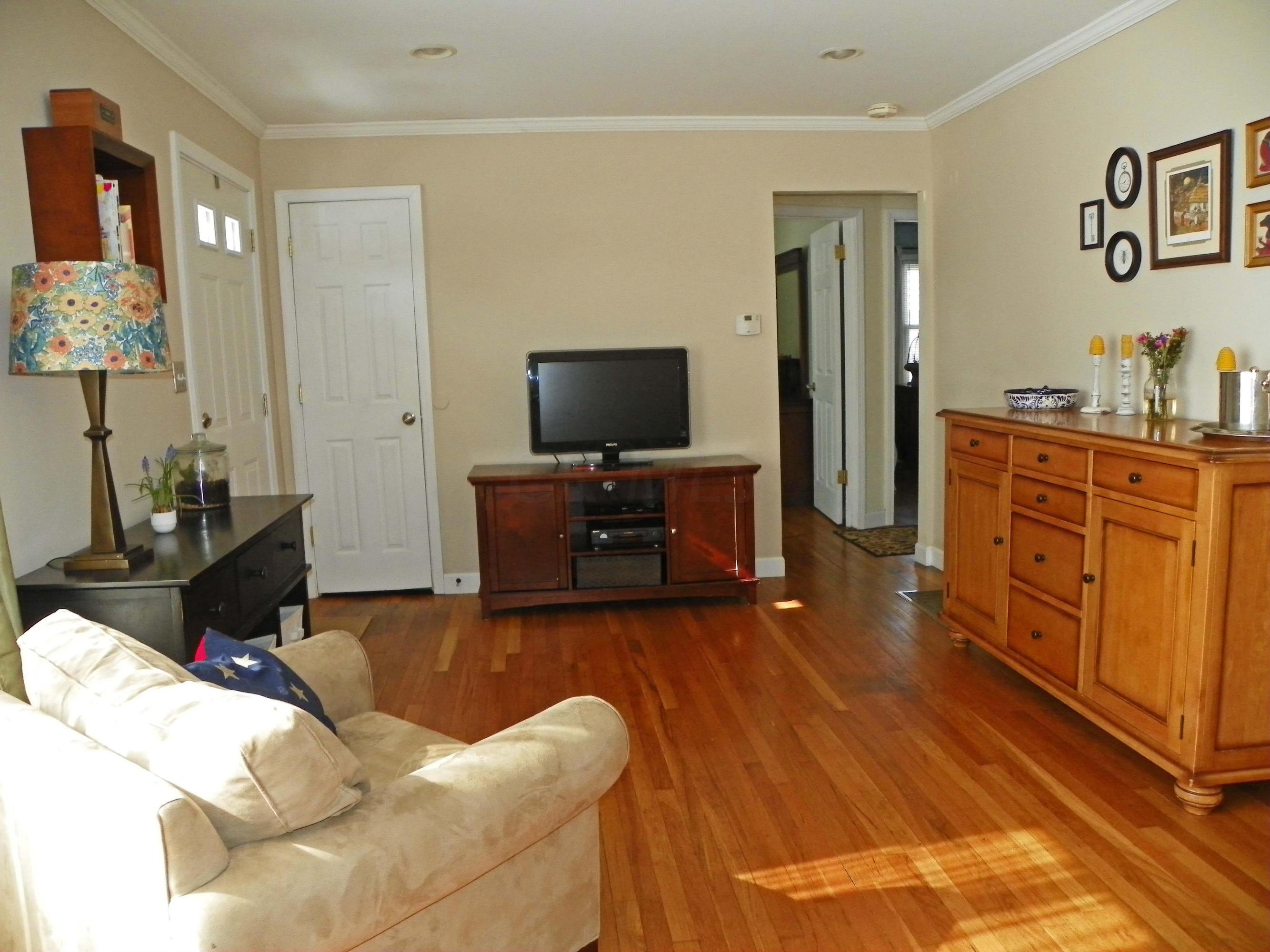 2292 Swansea Road Columbus, OH 43221 - Photo 2 of 26