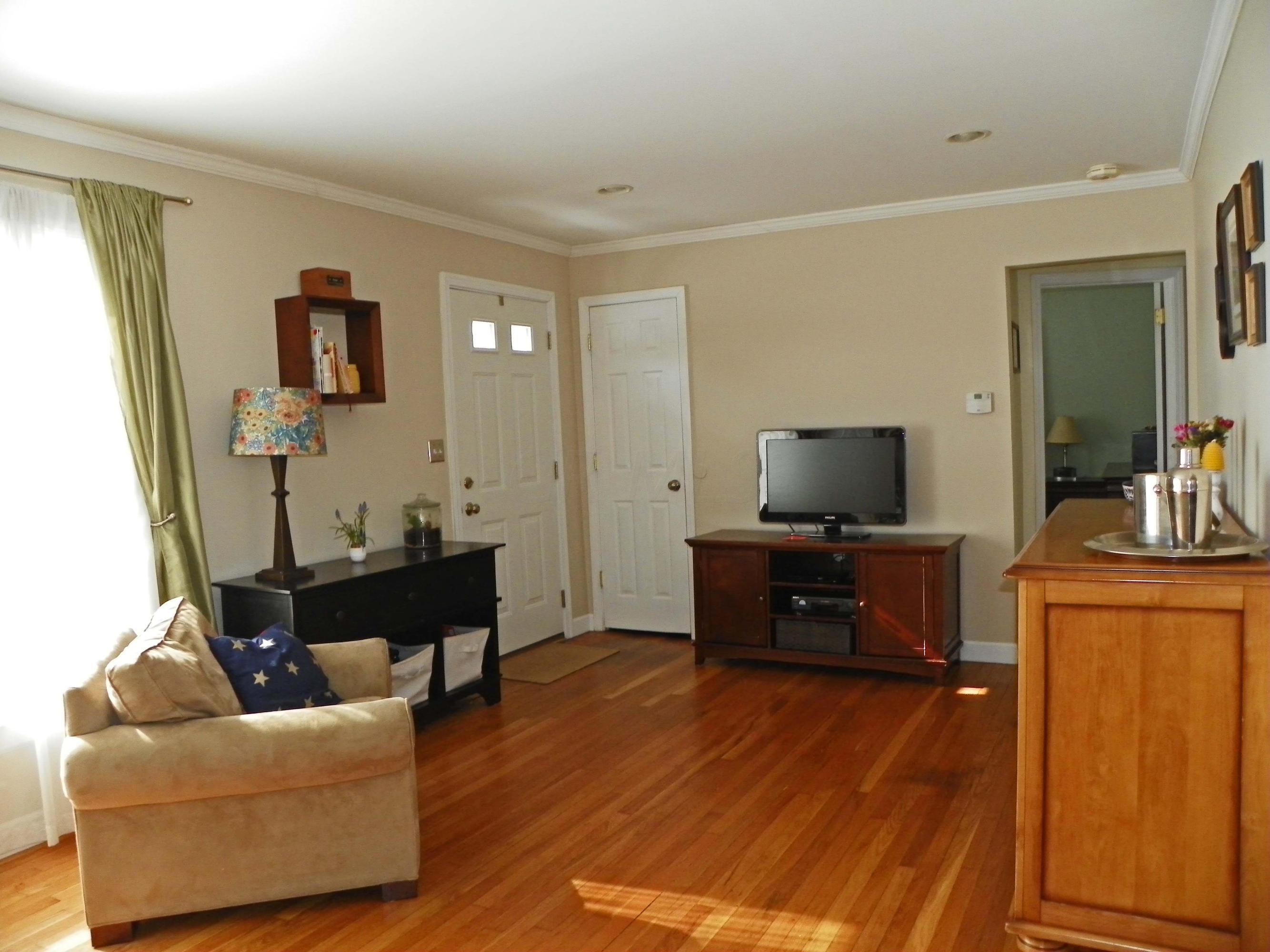 2292 Swansea Road Columbus, OH 43221 - Photo 4 of 26