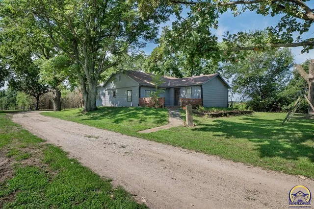 $193,900 | 1501 Northeast Calhoun Bluff Road, Topeka, KS 66617