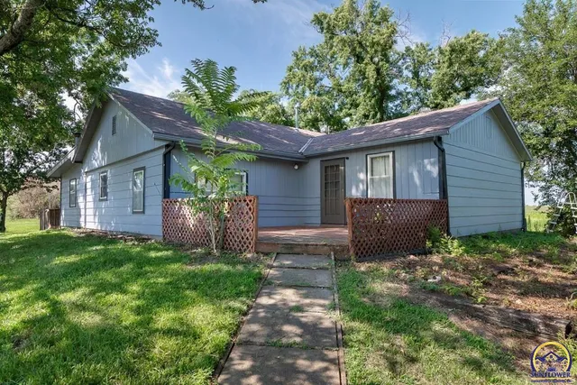 $193,900 | 1501 Northeast Calhoun Bluff Road, Topeka, KS 66617