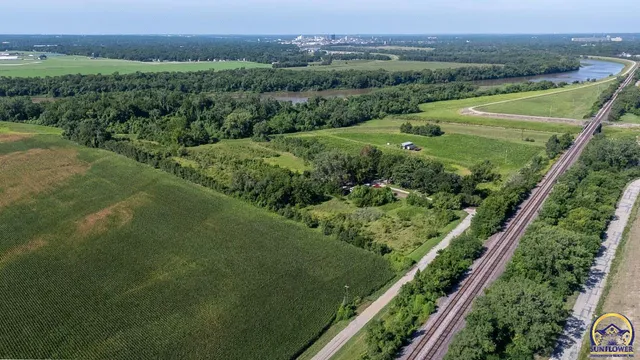 $193,900 | 1501 Northeast Calhoun Bluff Road, Topeka, KS 66617