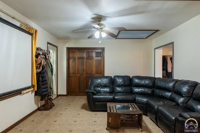 $193,900 | 1501 Northeast Calhoun Bluff Road, Topeka, KS 66617