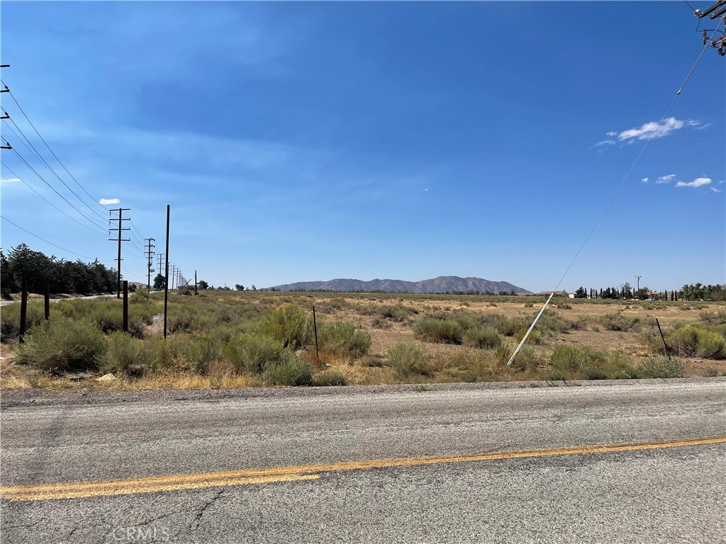 15000 Highline Road Tehachapi, CA 93561 - Photo 2 of 5 a view of a town with mountains in the background