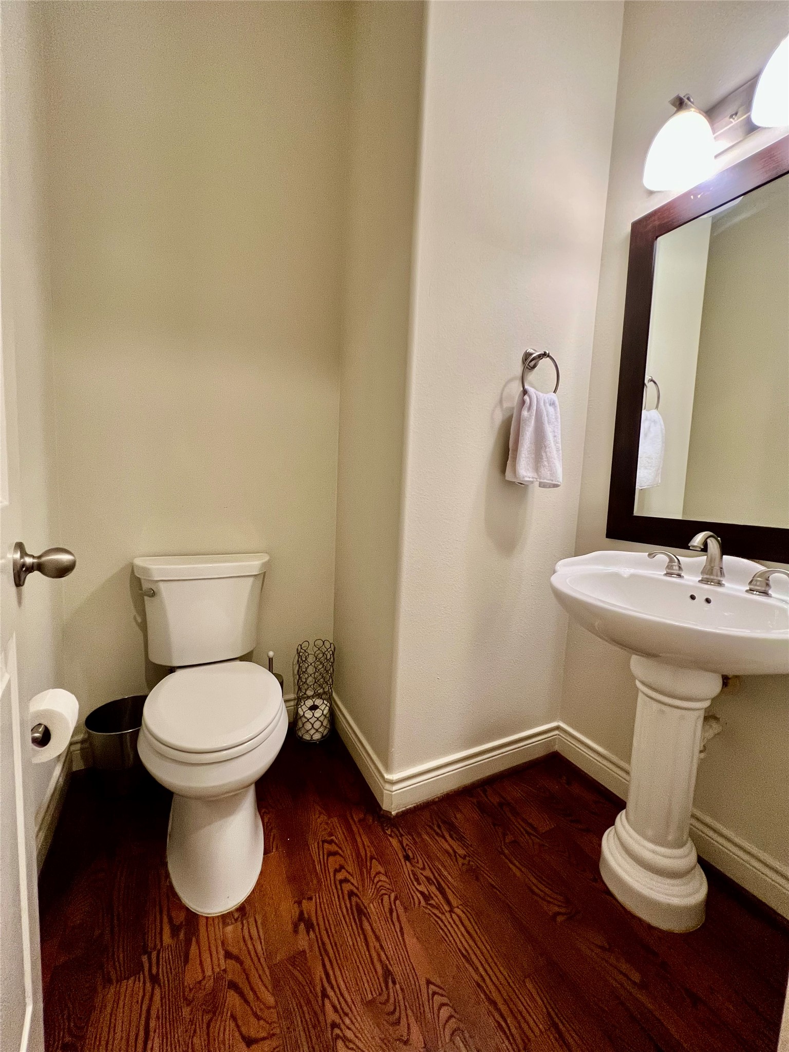 3255 Maxroy Street Houston, TX 77008 - Photo 14 of 26 Powder bathroom on second floor.