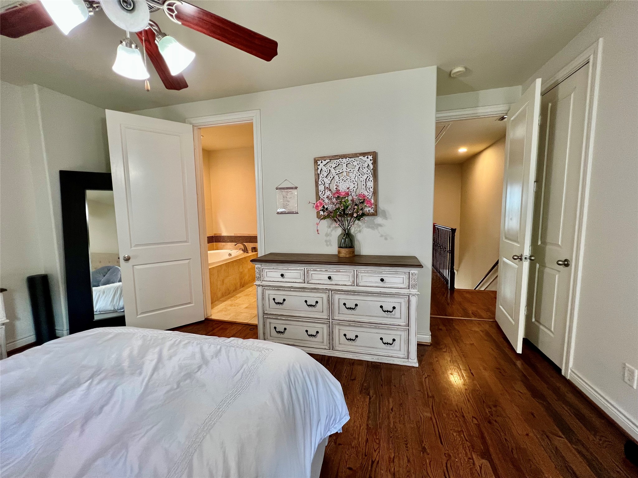 3255 Maxroy Street Houston, TX 77008 - Photo 20 of 26 Another view of the master bedroom