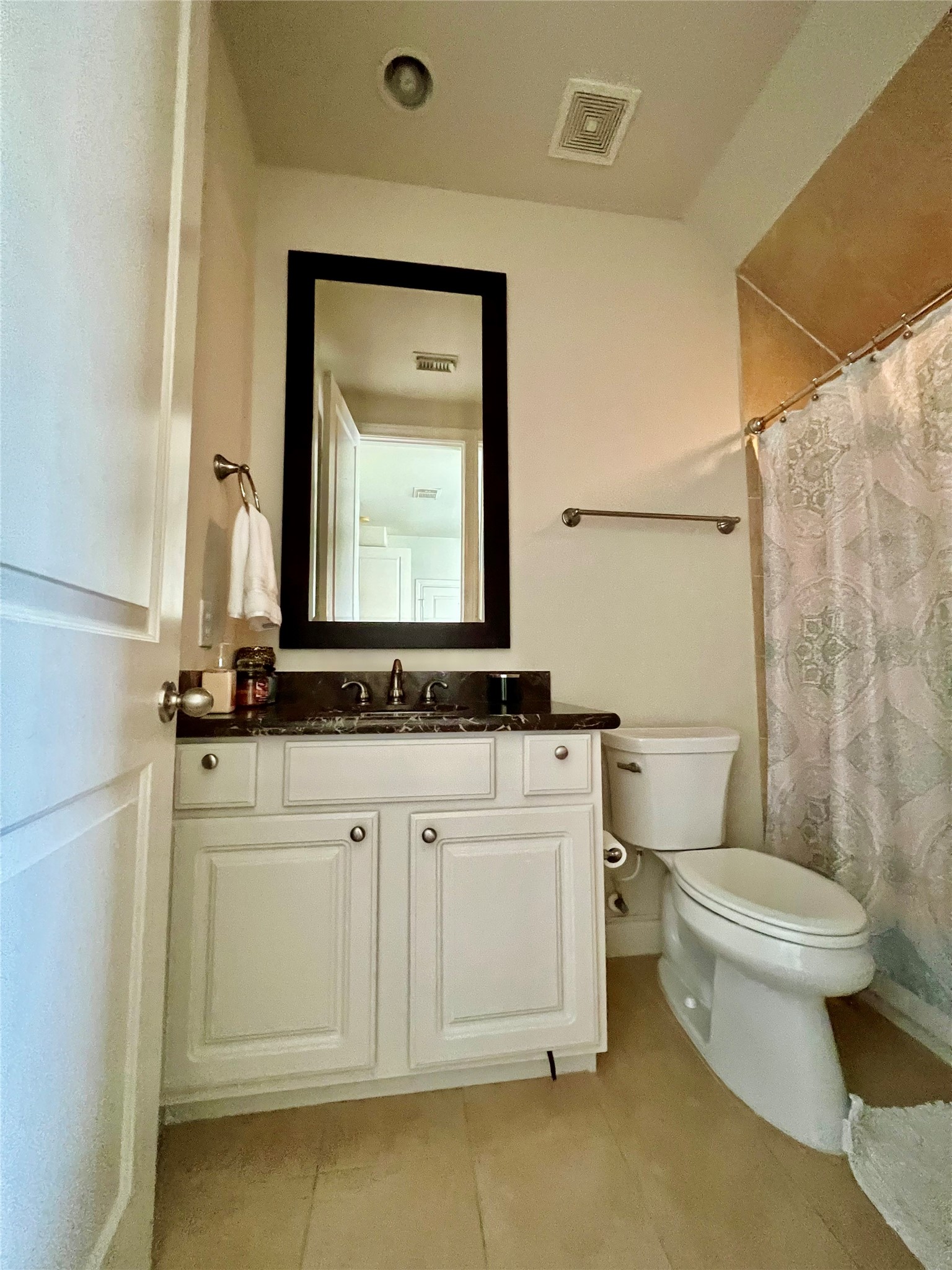 3255 Maxroy Street Houston, TX 77008 - Photo 26 of 26 Full bathroom on third bedroom.