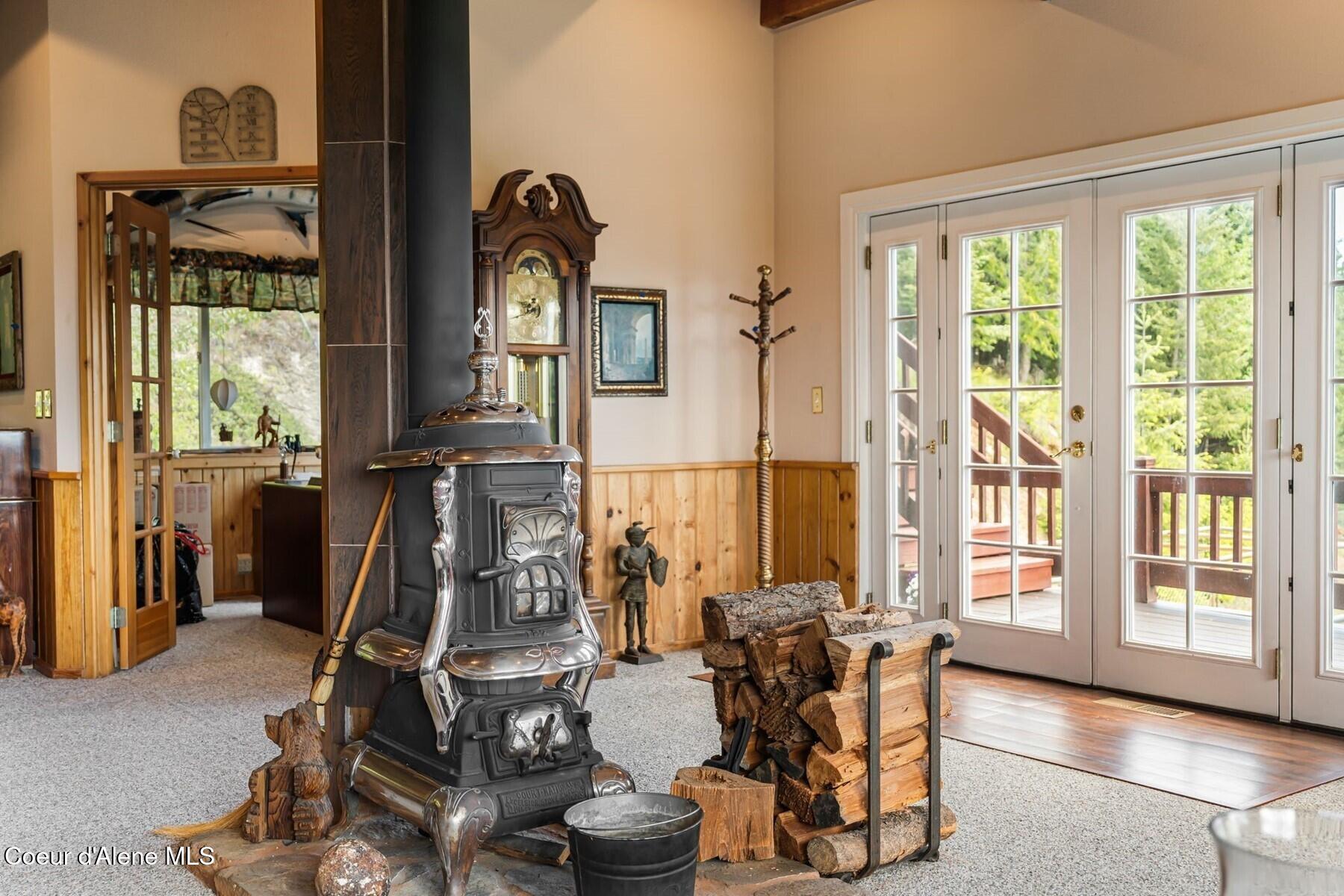4456 West Side Road Bonners Ferry, ID 83805 - Photo 22 of 77 Living Room