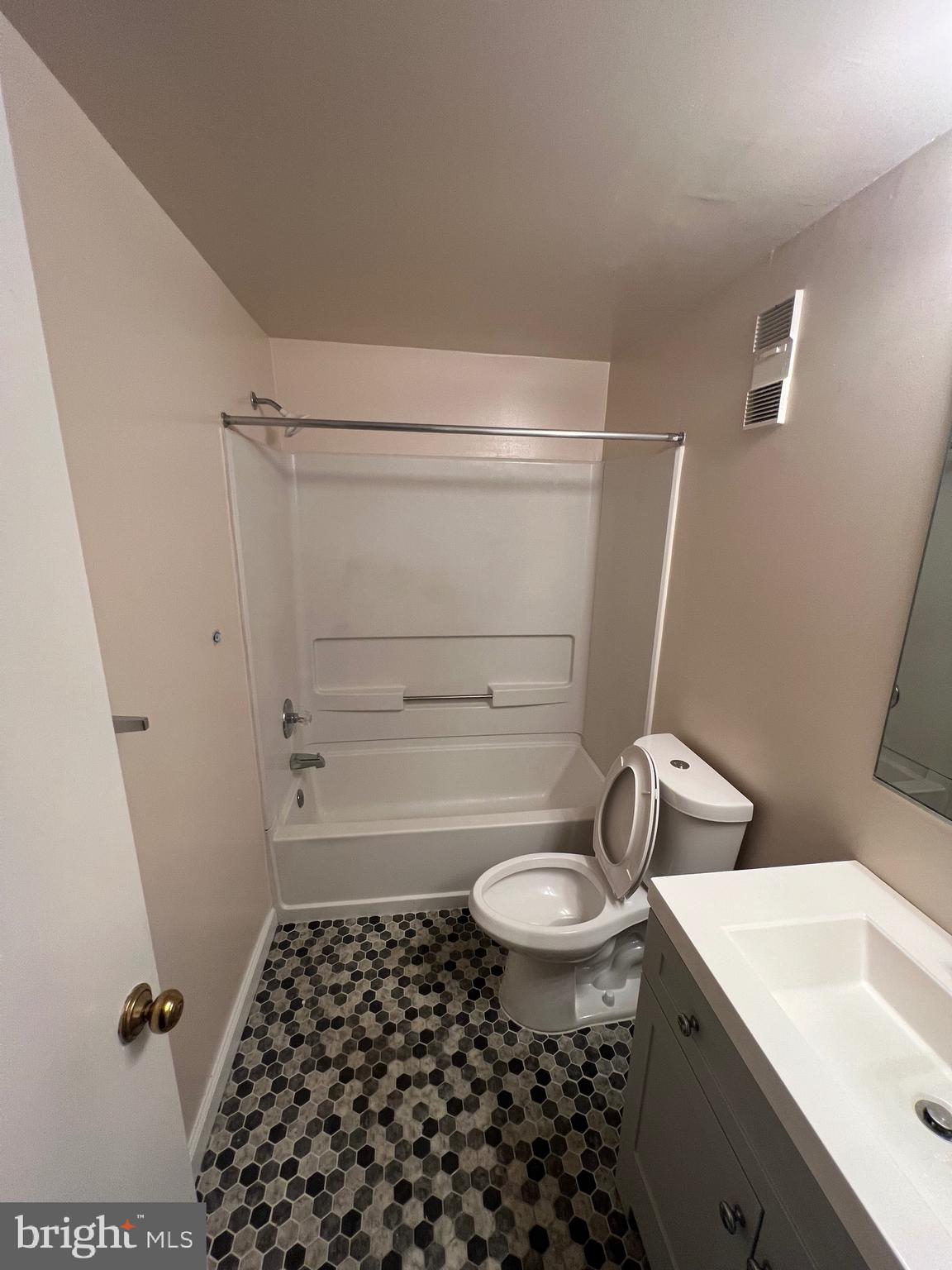 3 Andrew Place, Unit R98 Baltimore, MD 21201 - Photo 10 of 16