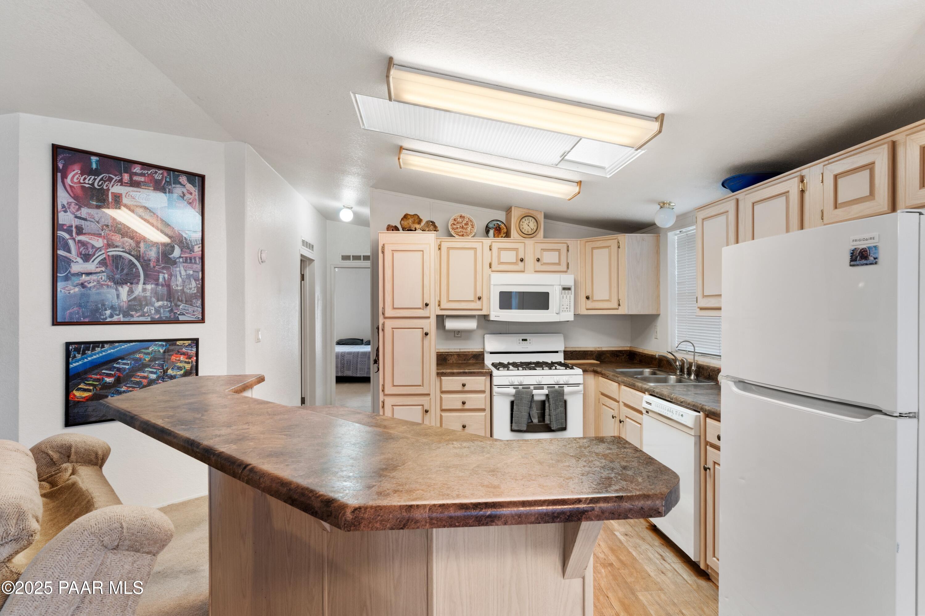 12200 East Obsidian Loop Road Prescott Valley, AZ 86327 - Photo 7 of 23 006_Kitchen