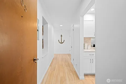 $1,000,000 | 515 Lake Street South, Unit 205, Kirkland, WA 98033