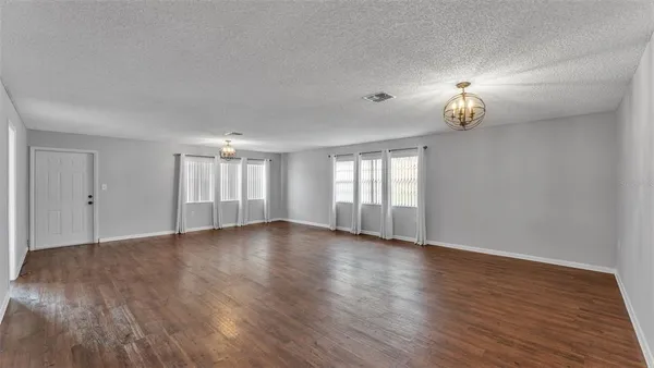 $2,100 | 553 Villa Vista Boulevard, Lakeland, FL 33813