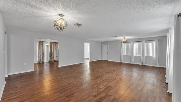 $2,100 | 553 Villa Vista Boulevard, Lakeland, FL 33813