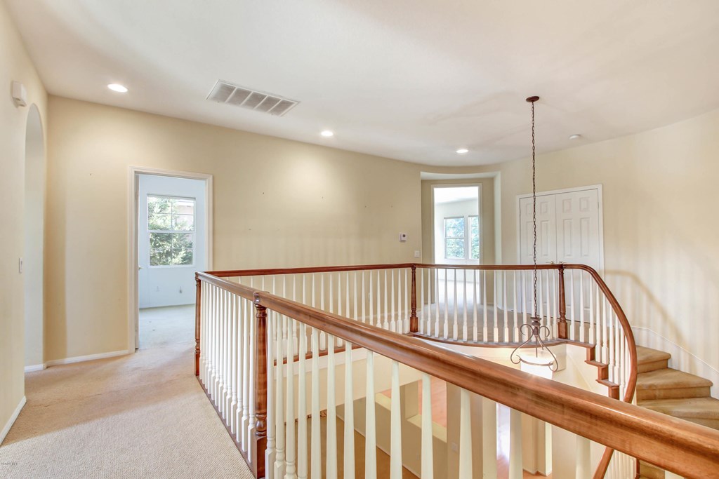 149 Laurel Ridge Drive Simi Valley, CA 93065 - Photo 13 of 28 landing