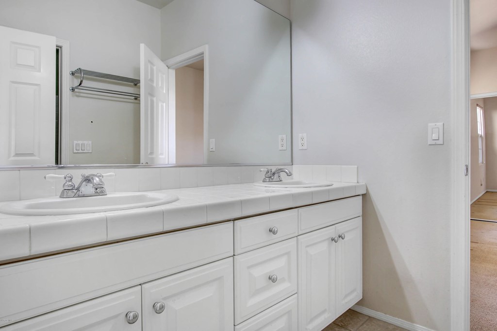 149 Laurel Ridge Drive Simi Valley, CA 93065 - Photo 19 of 28 bath J and J