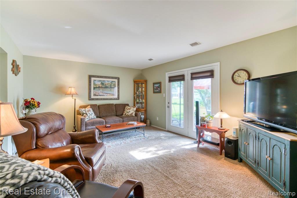23374 Tuck Road Farmington Hills, MI 48336 - Photo 15 of 26