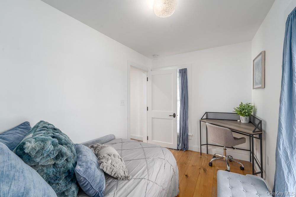 19000 Main Road Mattituck, NY 11952 - Photo 14 of 32 a bed sitting in a bedroom next to a window