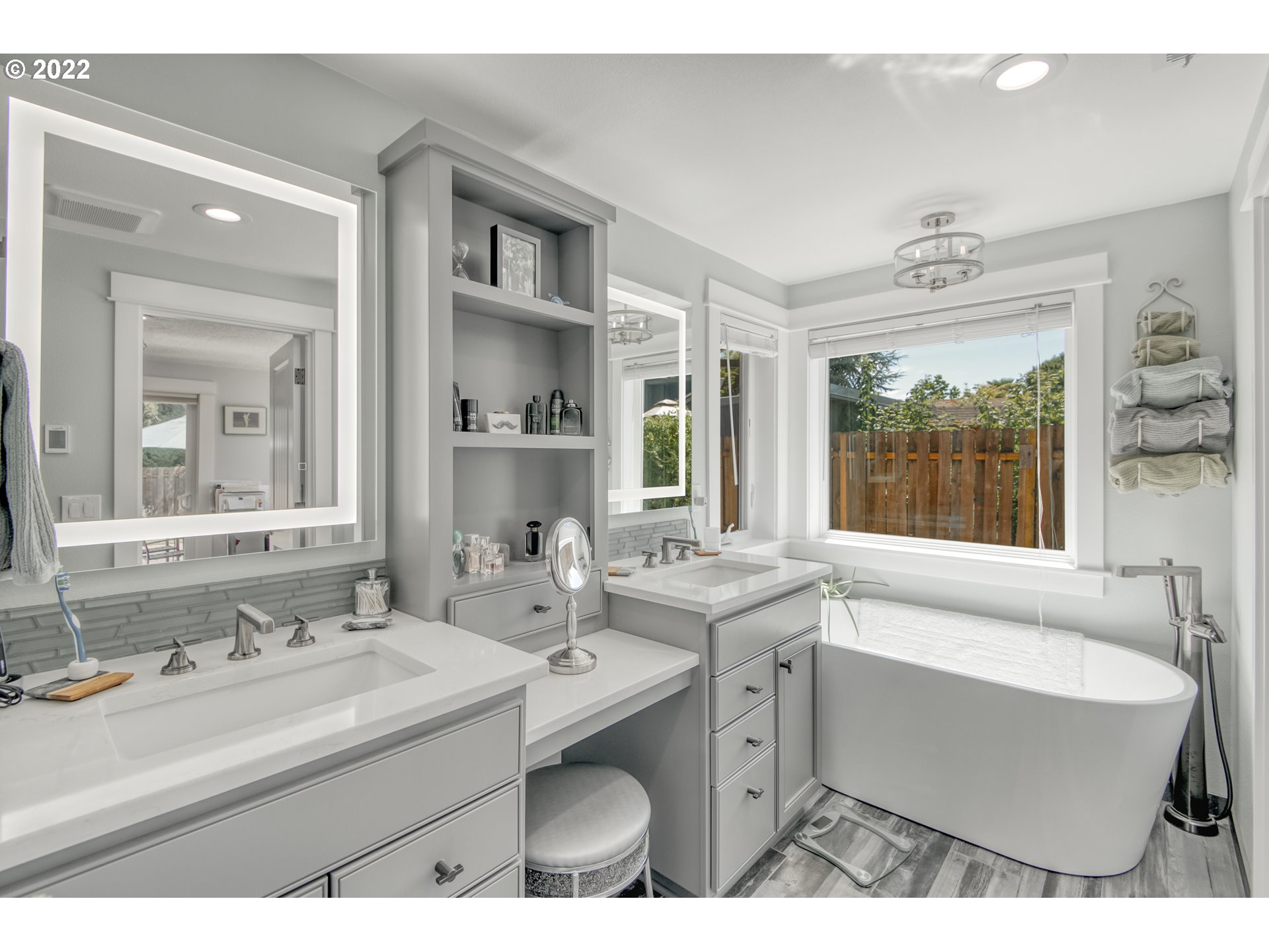4520 Southeast Welch Road Gresham, OR 97080 - Photo 23 of 32 Owner's Suite Bathroom