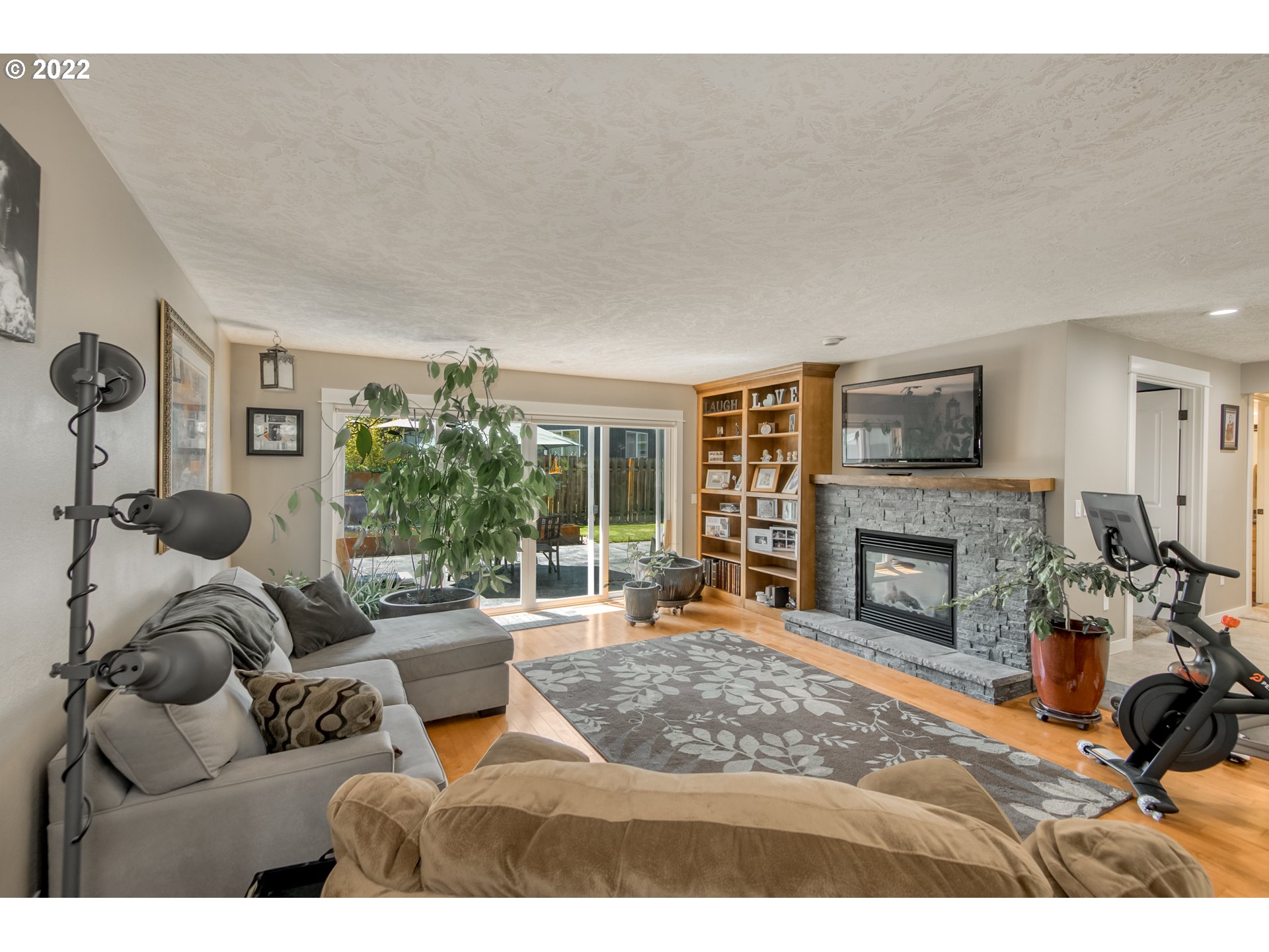 4520 Southeast Welch Road Gresham, OR 97080 - Photo 4 of 32 Living Room
