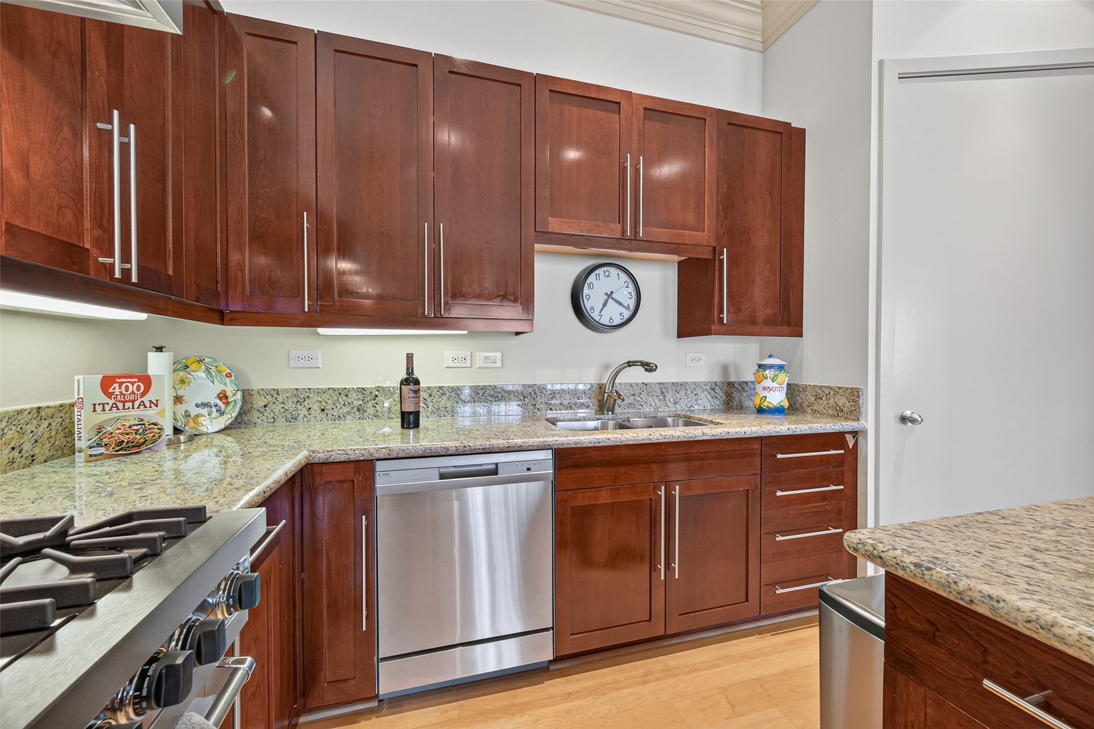 3388 Sage Road, Unit 502 Houston, TX 77056 - Photo 6 of 30 Island kitchen, perfect for serving family gatherings